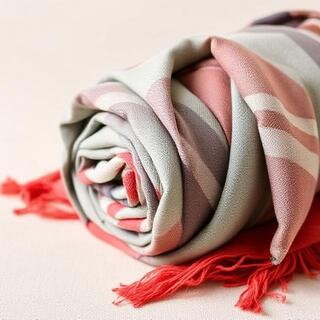Loose rolling a scarf